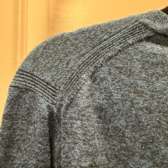 Banana Republic Women’s blue V-Neck Sweater - Picture 6 of 6